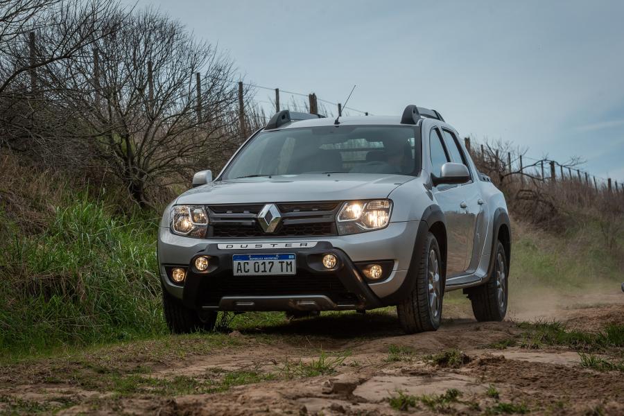  Renault Duster Oroch Dynamique 2.0 4x4 2018 года  (фото 11 из 40)